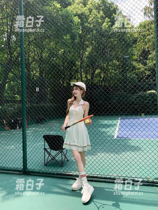 由yui金鱼带你领略时崎狂三黑裙的无与伦比魅力，分享精致写真作品套图珍藏合集让你惊艳