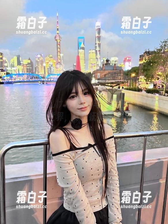 けん研(けんけん)吊带写真精选合集：感受轻盈世界，尽在妩媚与张扬之间