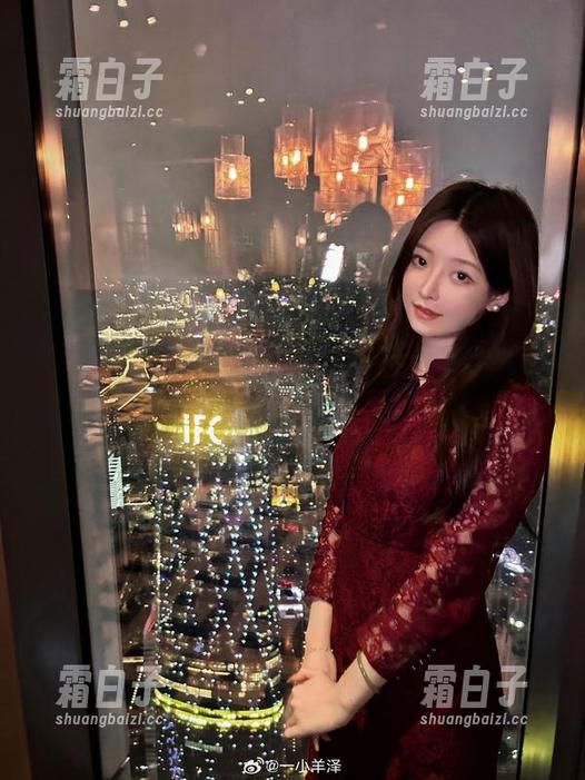 高清洗礼下载：一小央泽在浴室中的精彩瞬间，完美演绎生活的优雅！