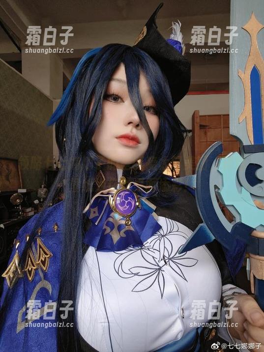 领略七七娜娜子的圣诞魔太郎美图，精选壁纸为你的桌面添彩！