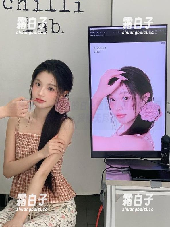 丝慕GIRL - 泡芙的白色童话：视觉盛宴图册合集，探索无尽想象