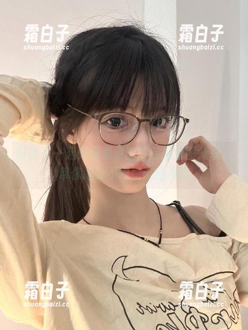 丽柜 - 一起来探索伊园的旅拍套图分享，带你感受不同城市的韵味