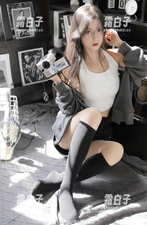 丽柜 - 跟随小熊游走于睡衣美图精选，发现不一样的自我表达之旅！
