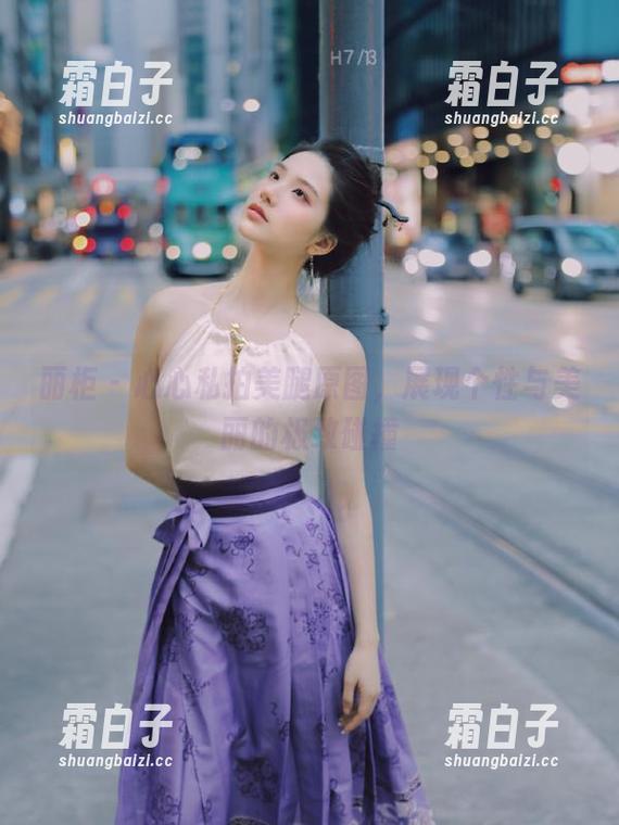 丽柜 - 心心私拍美腿原图，展现个性与美丽的极致碰撞