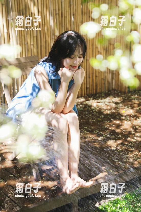 丽柜 - 想知道护士生活的另一面吗？快来观看心心的写真合集，笑声不断！