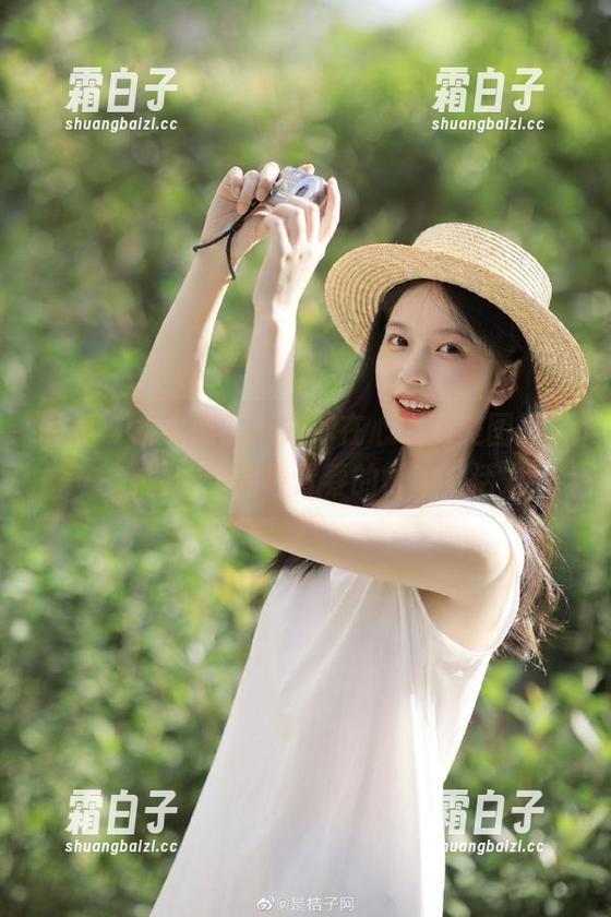 丽柜 - 水手服的魅力尽在心心的美图里，每一套图都流露着青春的悸动与活力！