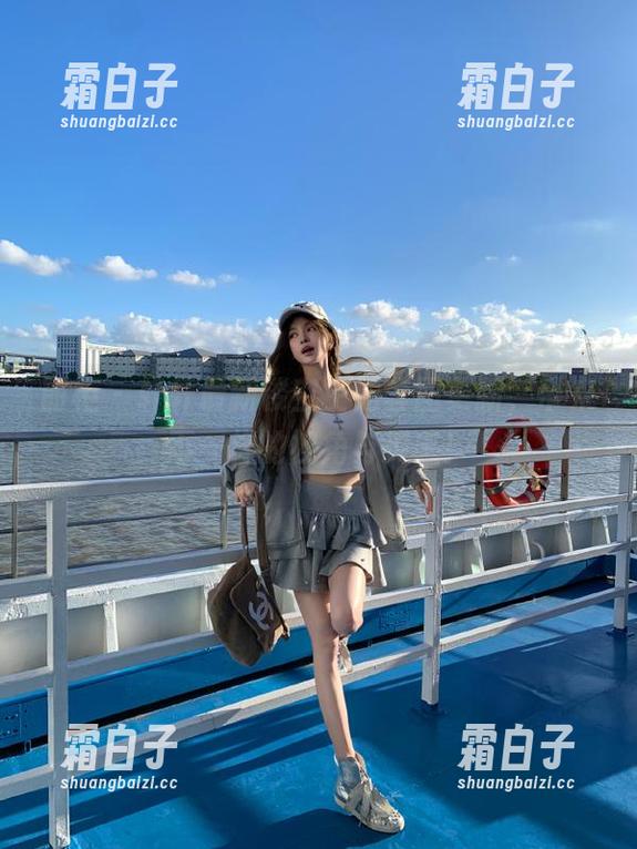 丽柜 - 轩轩最新镂空主题套图更新，带来不一样的视角与灵感！