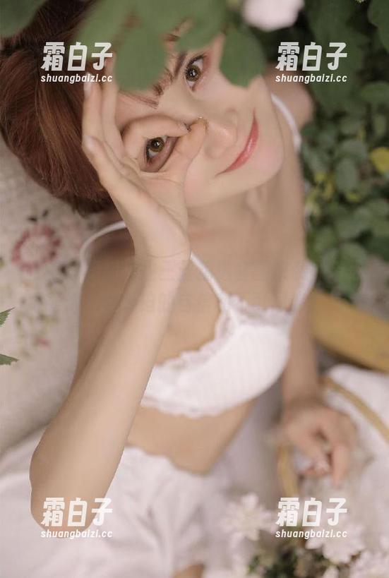 丽柜 - 阳阳三生三丝精选套图来袭，带你感受她从容不迫的自信和不可思议的气质