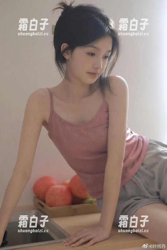 丽柜 - 美丽与优雅！下载黄芬和服全集，沉浸在她独特的写真艺术世界中！