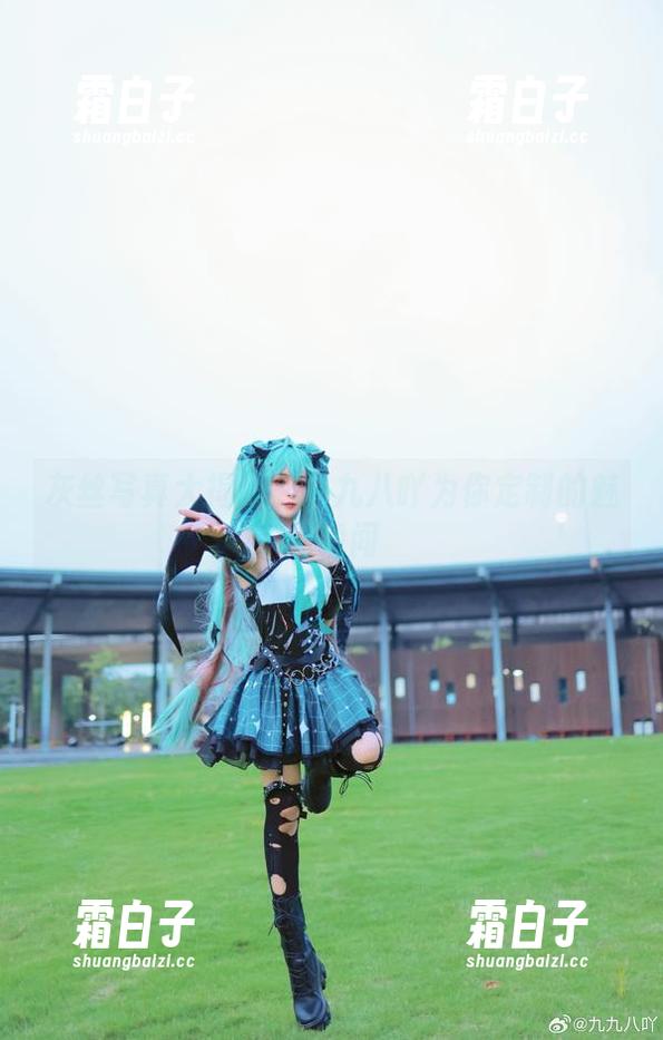 灰丝写真大揭秘：九九八吖为你定制的魅力瞬间