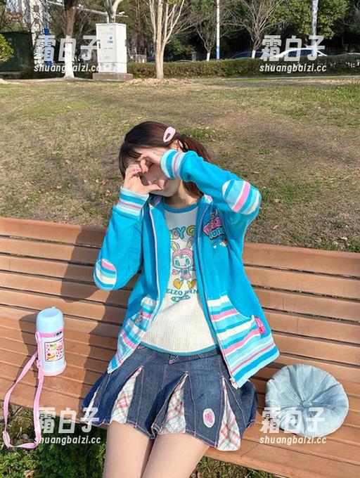 今汐女仆最新写真光影交织，带来独特的视觉体验，赶紧来看这些图片