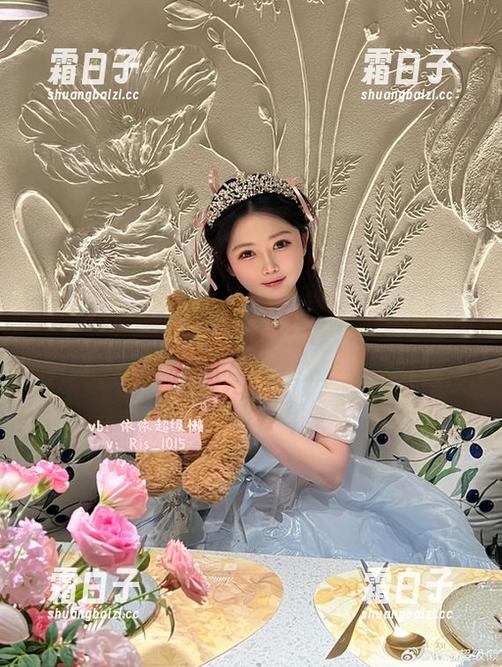 依依超级懒的独特艺术：裤里丝写真分享，展现个人风格之美