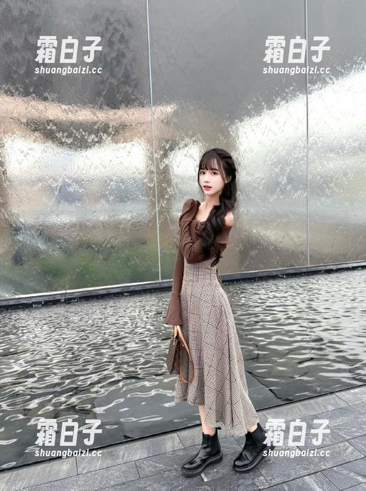 克拉女神 - 在姜璐的美足私拍套图中，感受那份关于优雅的真实