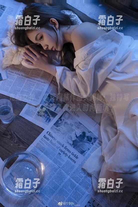 克拉女神 - 慕菲网袜作品大揭秘：独特写真集资源带你进入时尚新境