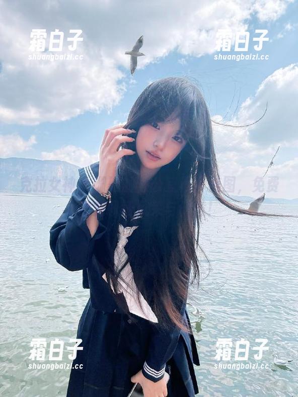 克拉女神 - 珊珊的办公室写真美图，免费欣赏职场风采与创意！