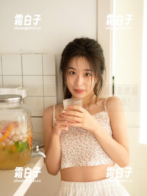 克拉女神 - 探索瑞莎学妹的福利摄影作品，感受每一帧图像背后的故事与情感！