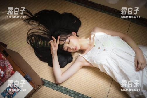 克拉女神 - 人气博主芊芊的死库水美图下载，和你一起释放魅力！