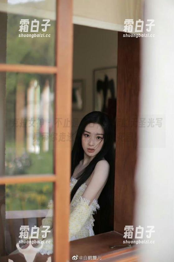 克拉女神 - 不止是夏日，菲菲的无圣光写真带你走进多彩的秘密花园！