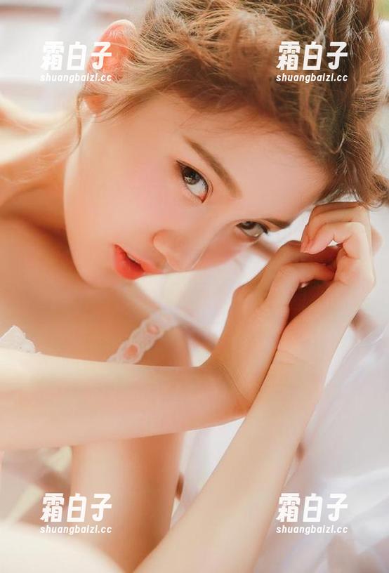 克拉女神 - 钟淇的办公室写真，带来36张充满灵感与创意的精彩原图