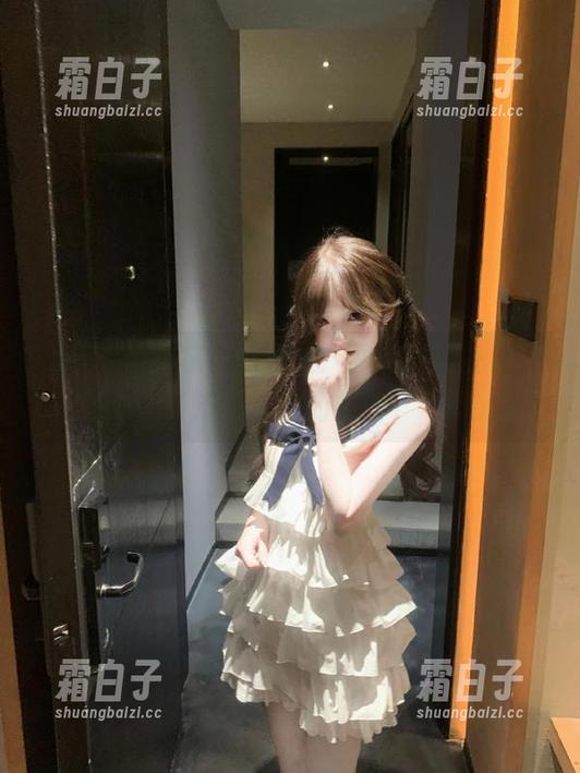 兔玩映画独家私房图集：教室里的少女，流露无邪的笑容