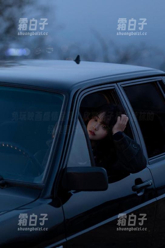 兔玩映画盛情呈现，欣赏格子裙与丝袜的经典图片和资源分享