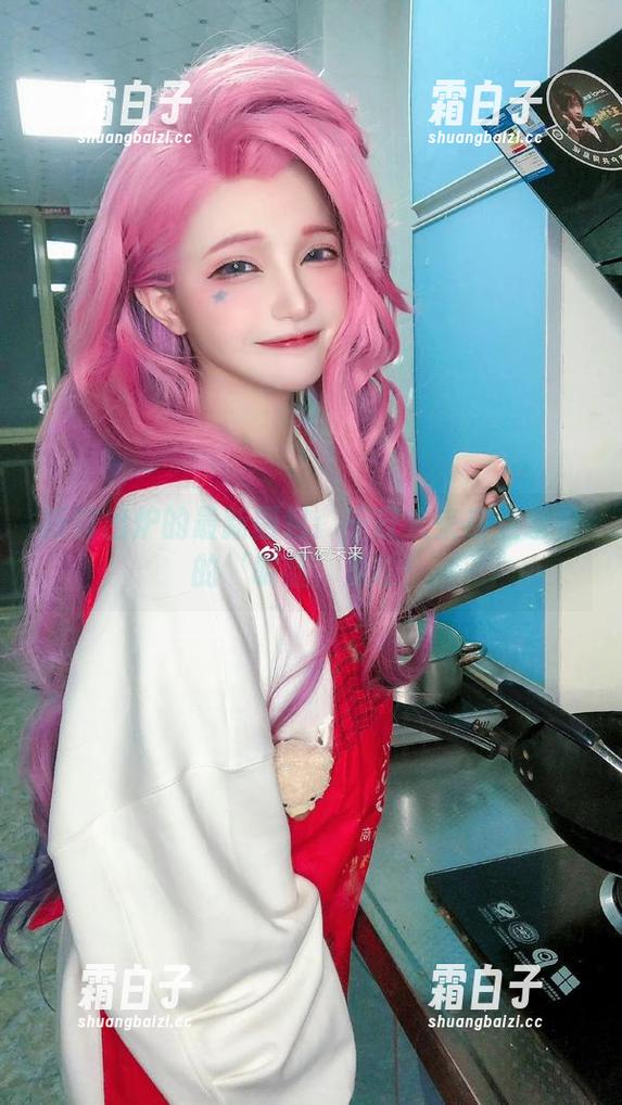 新鲜出炉的最新图包：千夜未来在温泉里的‘明显’放松！