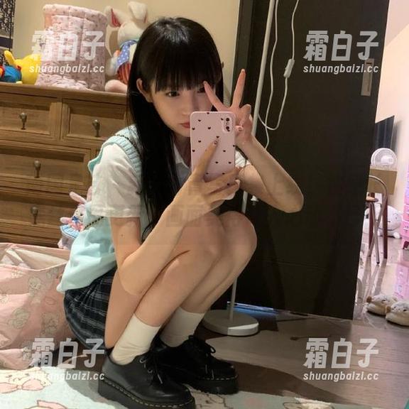 南国足艺-青青 南国足艺 - 新版青青写真集上线!性感长黑丝作品更新,画面美得让人心动不已!