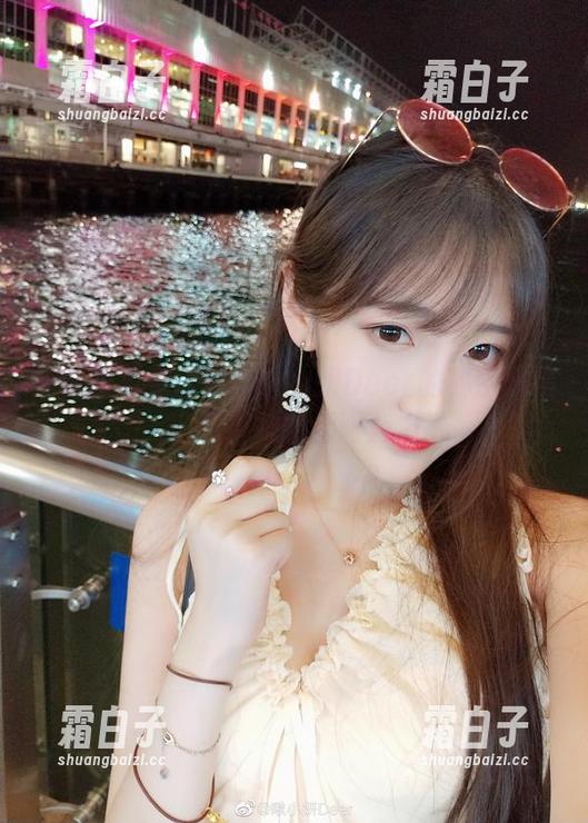 定制图集深度解析啾小妍Deer的秘密风情，感受她的无限魅力