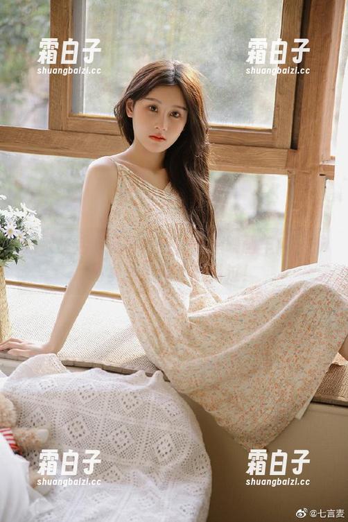 精致生活的完美诠释，喵糖映画车内女郎写真集下载不容错过！