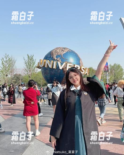 碧蓝航线比叡泳装主题下的写真图册：夏夏子的动人瞬间