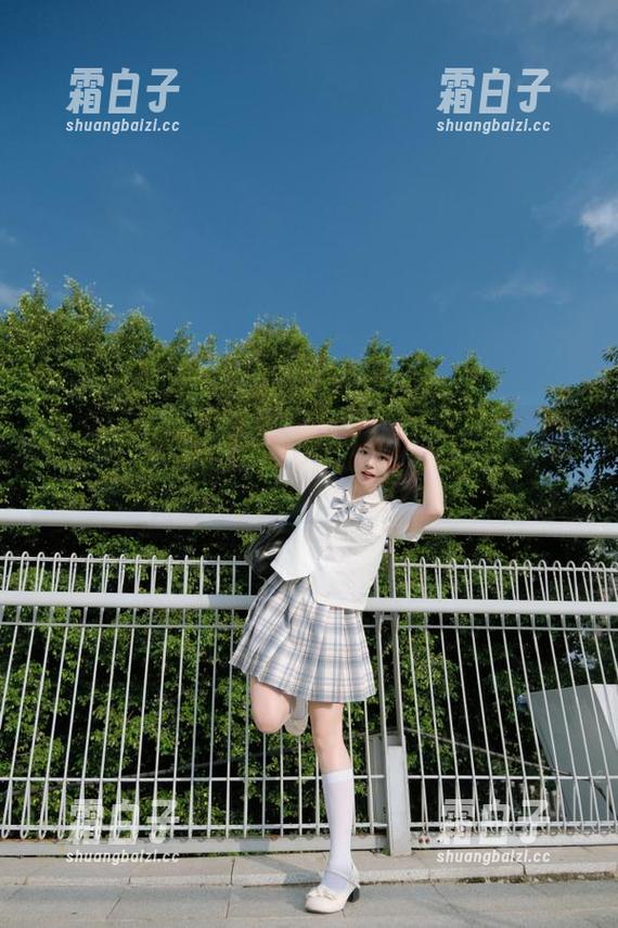 头条女神 - 冯雪娇黑白作品写真：用幽默感书写生活，轻松一笑对待自己