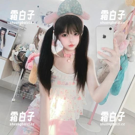 头条女神 - 不容错过！小热巴圣诞高清写真分享，带你领略节日的璀璨与温暖