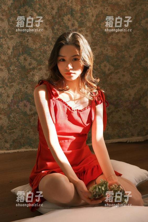 微密圈 - 图集曝光：奔跑的晶骡子在校服中的迷人瞬间原图