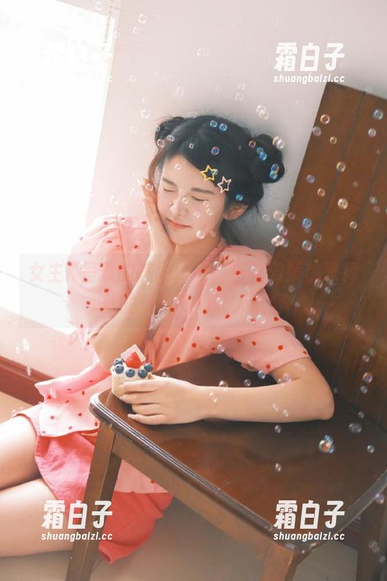 女主K呈现的美图作品，催眠傲娇前辈释放的青春气息让人沉醉