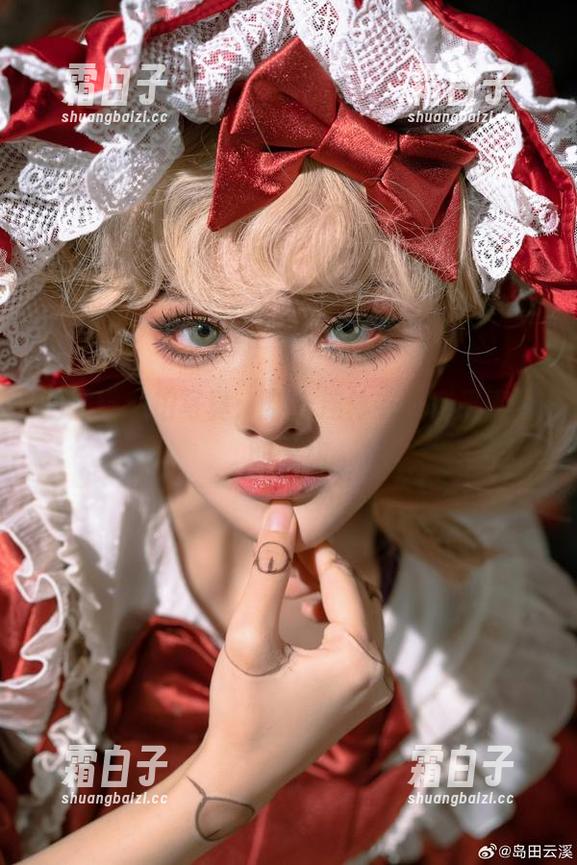 奶桃桃私拍写真：穿上连体衣，感受青春的脉动