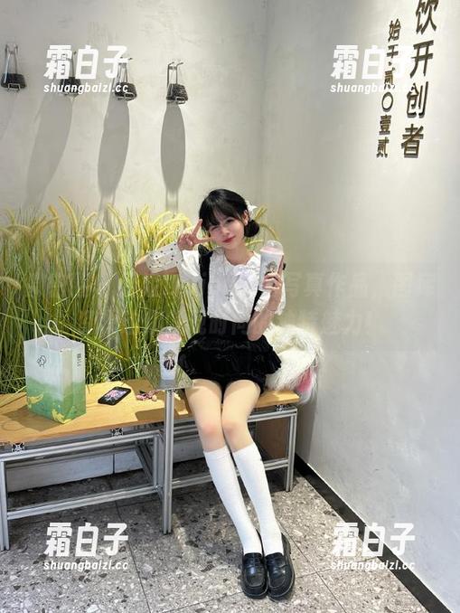 微密圈 - 姐姐Lalion短裤写真作品，图库资源让你发现时尚的独特魅力！