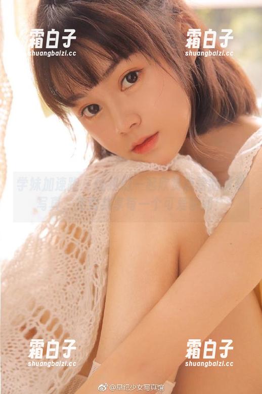 学妹加速跑 - 让我们一起欣赏鹿酱的透明写真，免费共享每一个可爱瞬间！