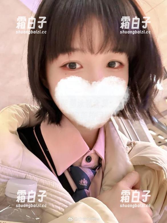 小仓千代w的柴郡泳装合集：1月舰长写真，轻松把你的审美拉回到本科水平！