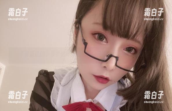 不容错过的小泉学姐吖制服写真，立即下载开启视觉之旅！