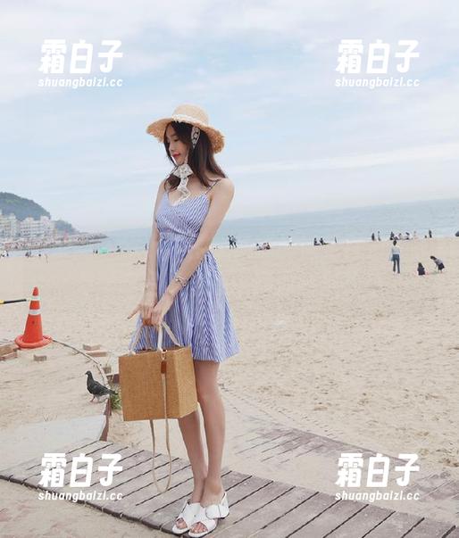 微密圈 - 探索小玉吃果冻的裸足魅力，带你领略写真合集中的清新与性感