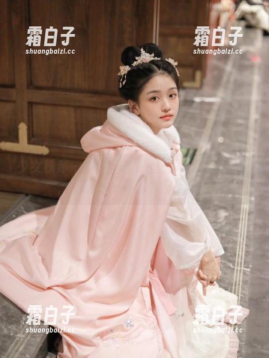 少女秩序 - 探索乐栀的圣诞写真合集套图，感受不一样的节日魅力！