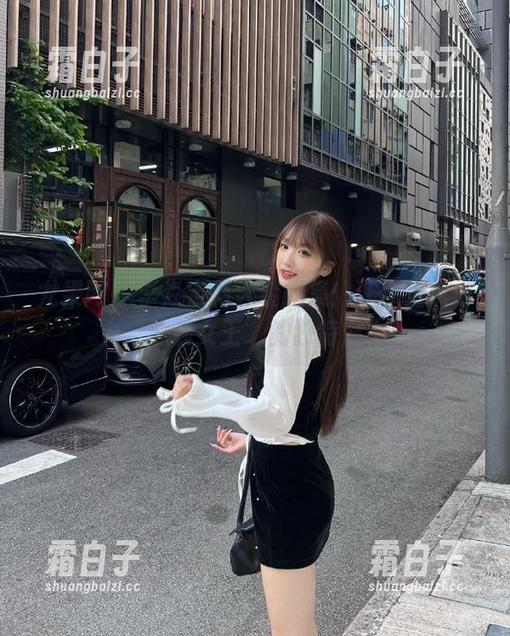 尤果网-李焱 尤果网 - 李焱定制泳装图集:让你见识何为‘泳装女王’的独特魅力!