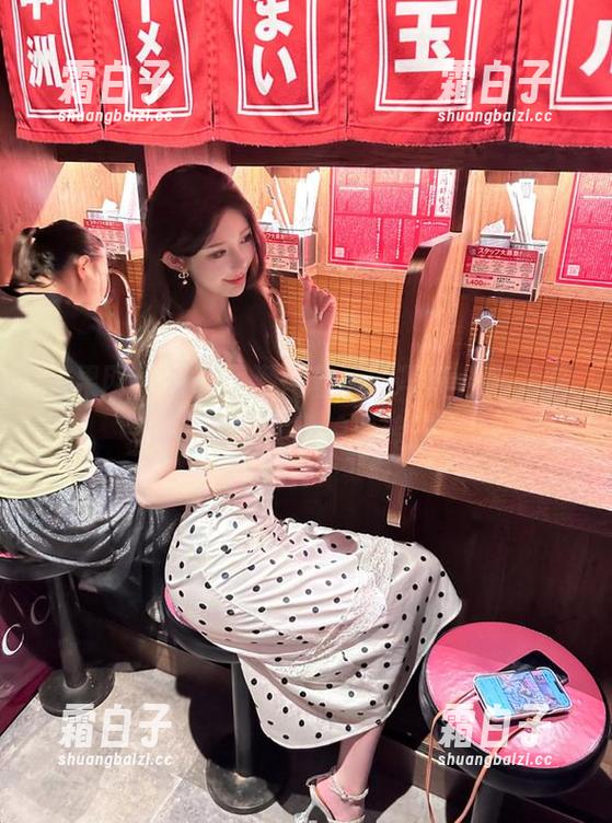 尤果网 - 粉色风潮：若涵的写真合集，感受爱与美的浪漫传递