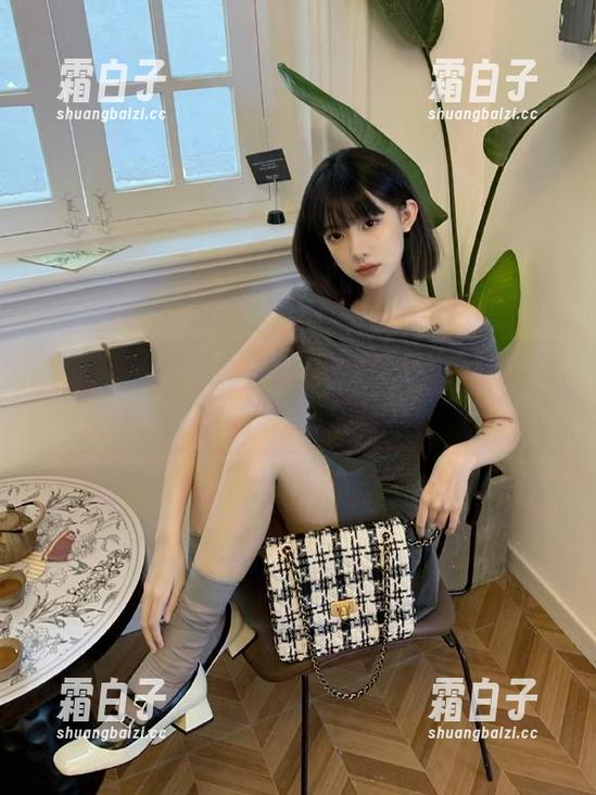 尤果网 - 探访雯雯的短裙写真集，分享她眼中的美丽与生活方式