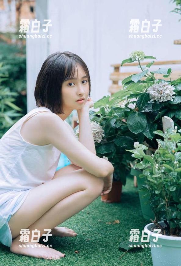 尤蜜荟-奶瓶土肥圆 尤蜜荟 - 最新美图揭晓:奶瓶土肥圆的秘密写真魅力无限!