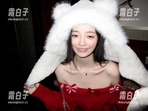 尤蜜荟 - 最新娇喘JC黑丝图集登场，精彩更新带来美的享受！