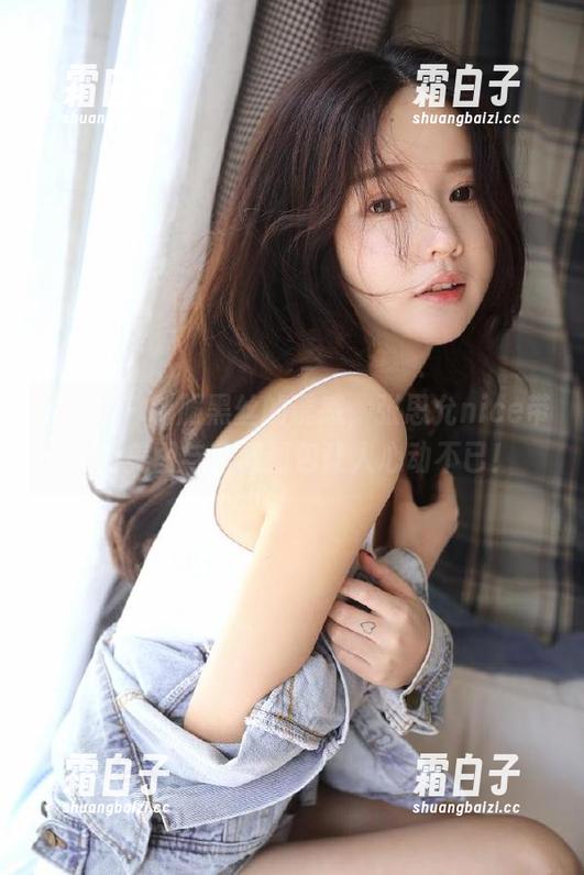 微密圈 - 制服黑丝的诱惑，张思允nice带来的美图与珍藏图包让人心动不已！