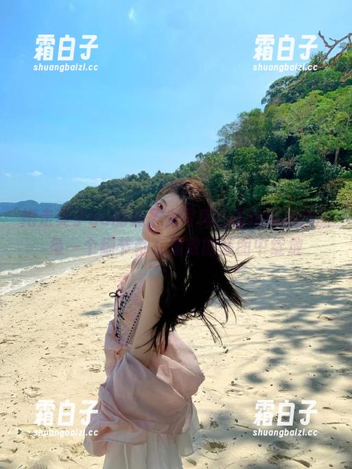 抱走莫子aa的无圣光写真，玉玲珑旗袍的每一个细节都在精致的套图中绽放