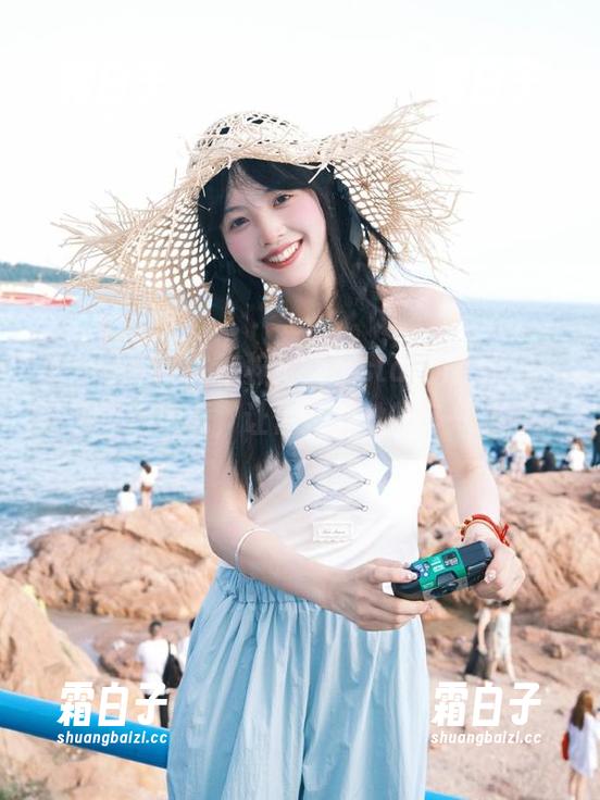 推女神 - 迷失在梓萱Crystal的红裙间：精美原图下载，让你探寻她的每一次风情