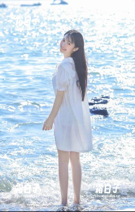 果儿Victoria 微密圈 - 高清果儿Victoria皮衣写真合集:皮革之美,感受她在色彩与质感中的碰撞!
